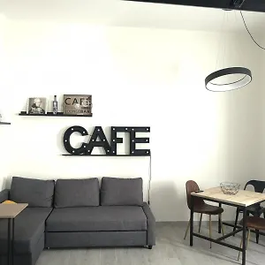 https://aj-lux-apartments.taorminaitalyhotels.com